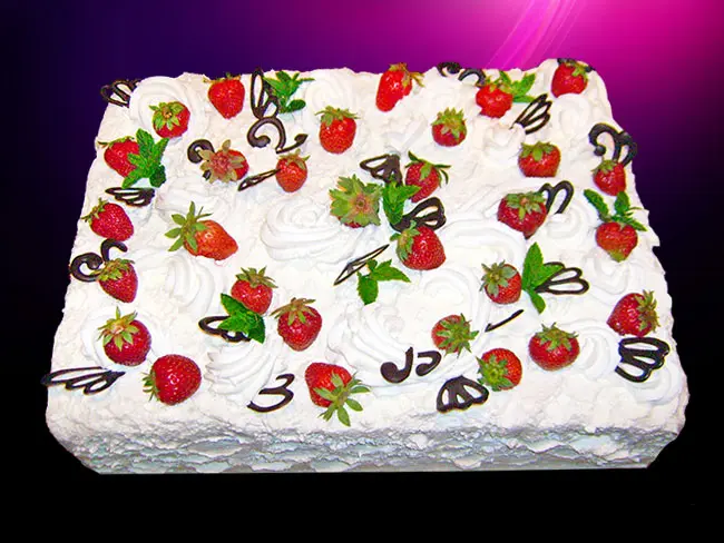 tort z truskawkami